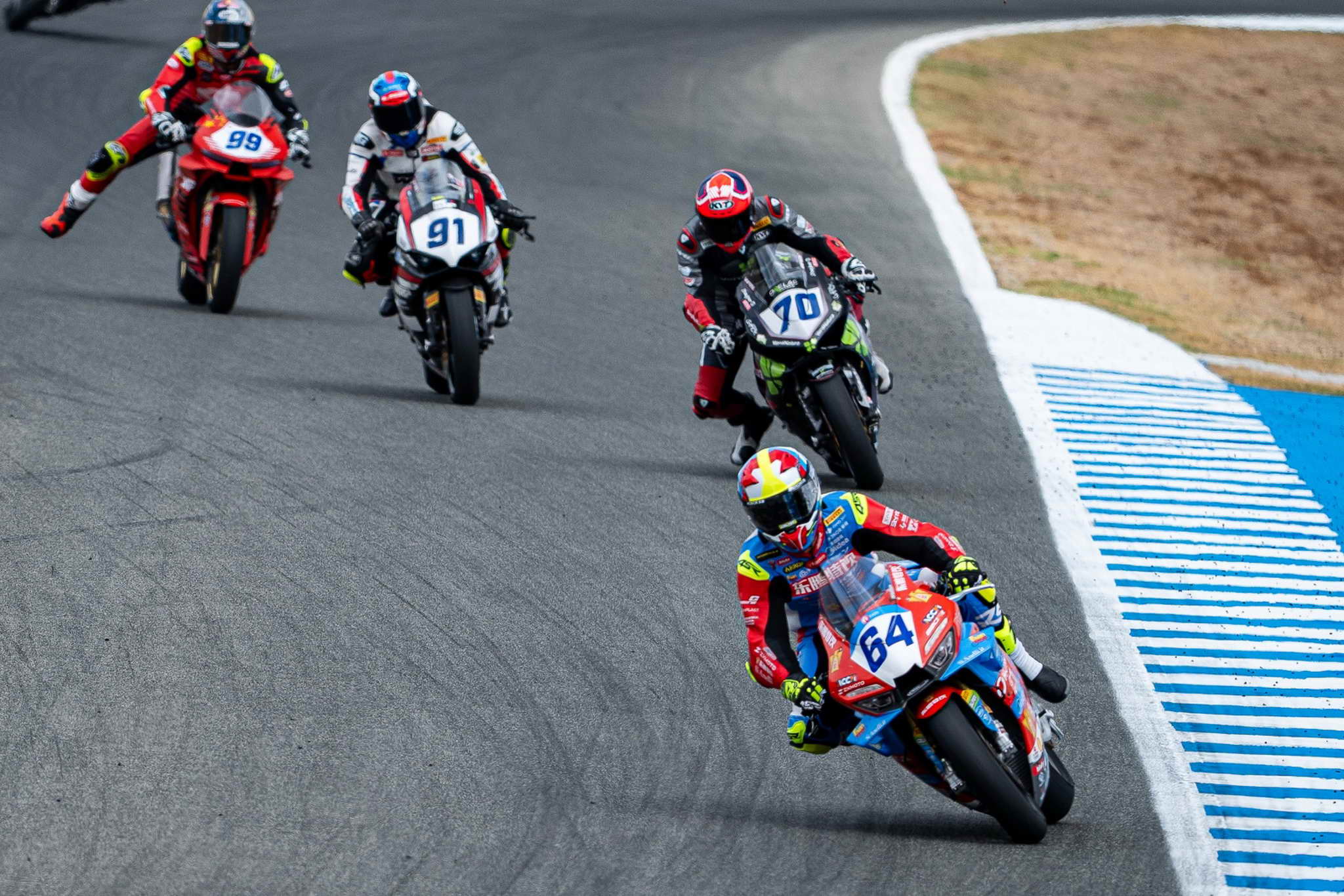 Debise rounds off his fantastic season with a top-five finish in Race 2, Caricasulo scores points